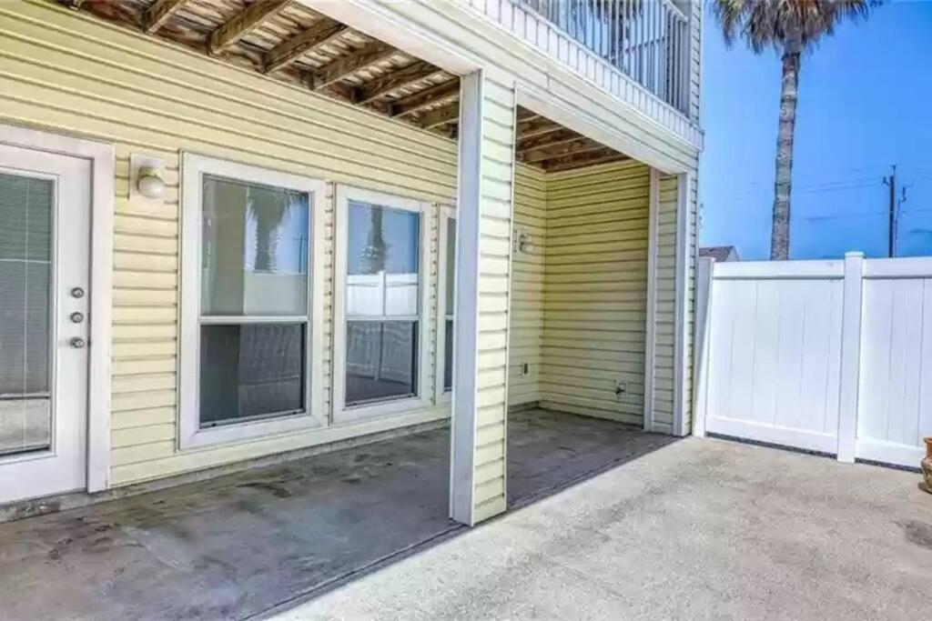 Spacious Home, Short Walk To Beach, Heated Pool! 科珀斯克里斯蒂 外观 照片