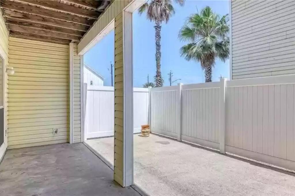 Spacious Home, Short Walk To Beach, Heated Pool! 科珀斯克里斯蒂 外观 照片