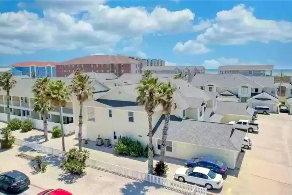 Spacious Home, Short Walk To Beach, Heated Pool! 科珀斯克里斯蒂 外观 照片