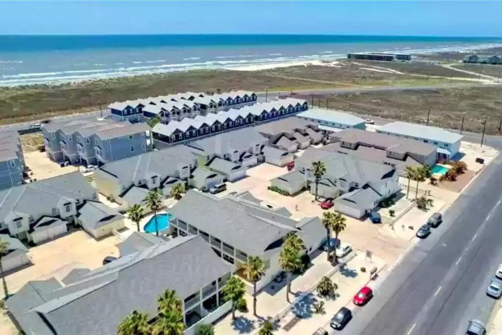 Spacious Home, Short Walk To Beach, Heated Pool! 科珀斯克里斯蒂 外观 照片